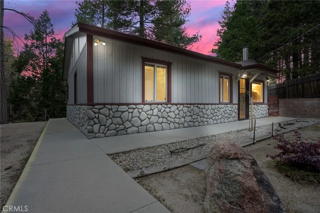 32159 Cove Circle, Running Springs, California 92382 home-pic-3