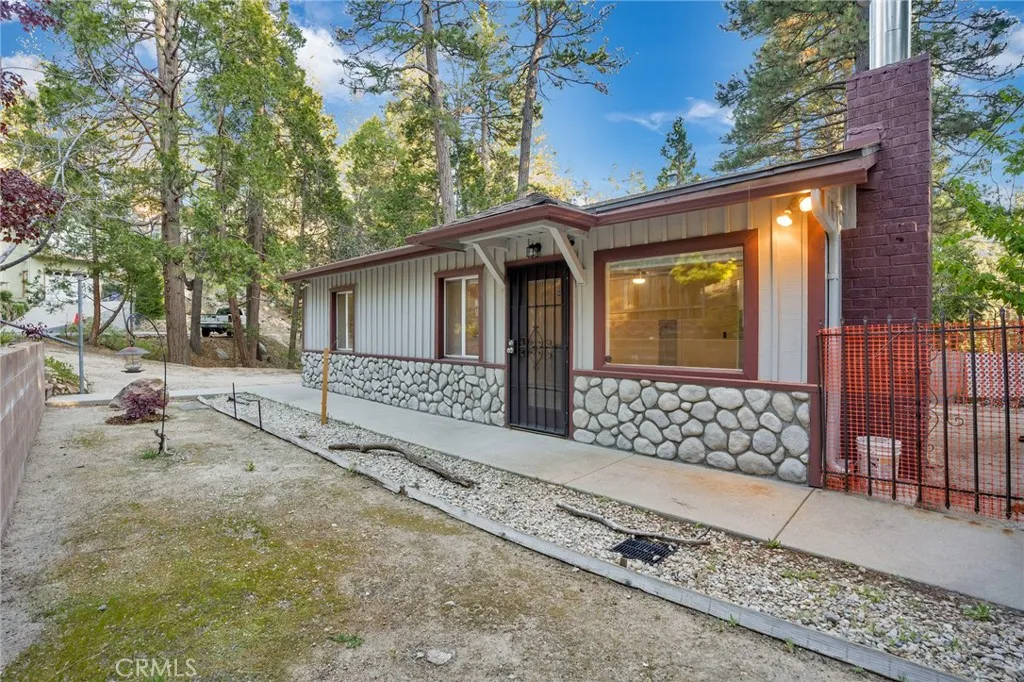 32159 Cove Circle, Running Springs, California 92382 home-pic-0