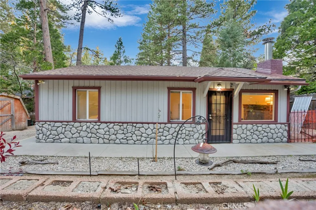 32159 Cove Circle, Running Springs, California 92382 home-pic-2