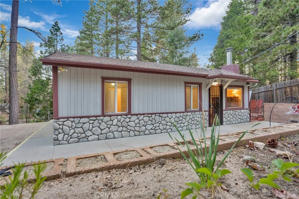 32159 Cove Circle, Running Springs, California 92382 home-pic-16