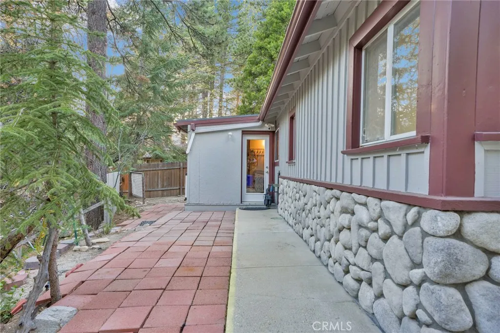 32159 Cove Circle, Running Springs, California 92382 home-pic-14