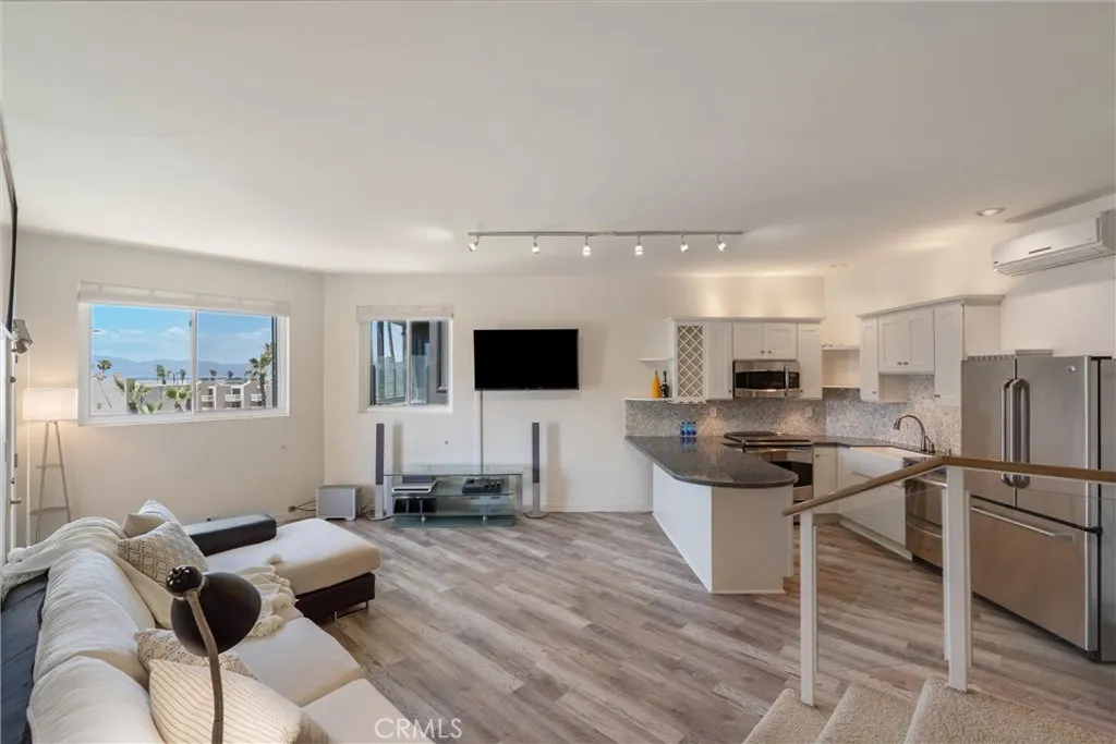 7335 Vista Del Mar Lane, Playa Del Rey, California 90293 home-pic-37