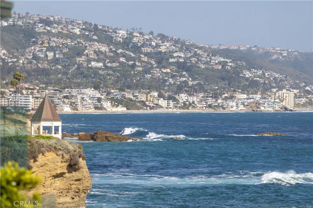 1041 Marine Drive, Laguna Beach, California 92651 home-pic-10