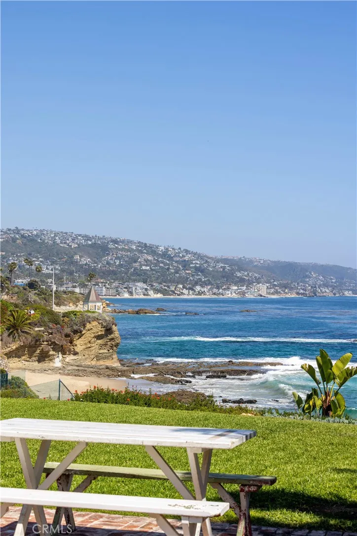 1041 Marine Drive, Laguna Beach, California 92651 home-pic-5