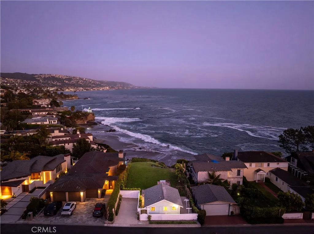 1041 Marine Drive, Laguna Beach, California 92651 home-pic-25