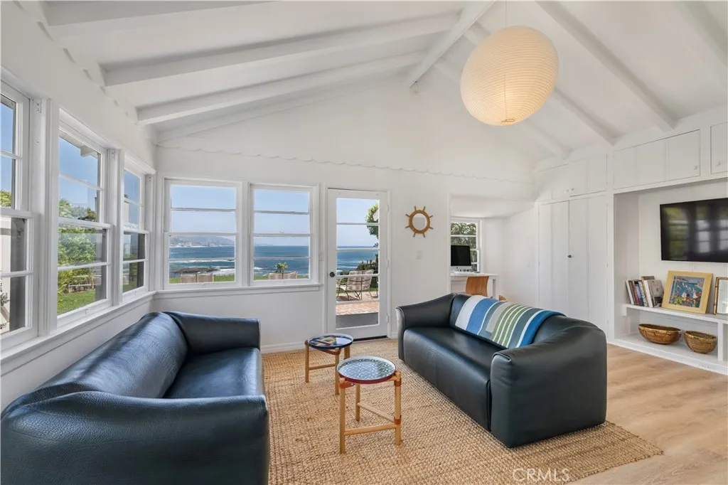 1041 Marine Drive, Laguna Beach, California 92651 home-pic-4