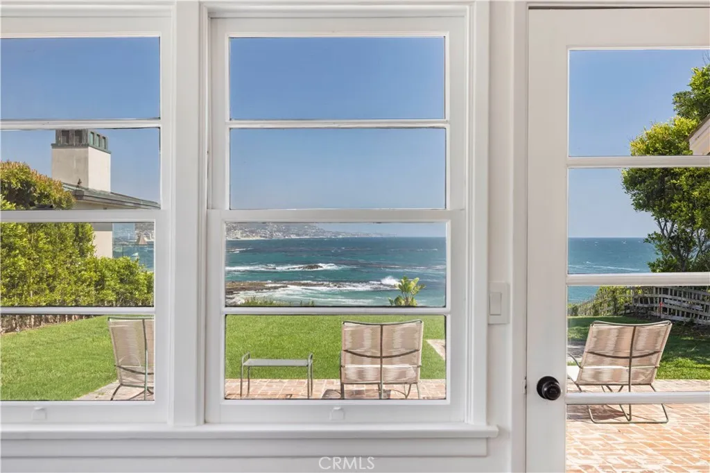 1041 Marine Drive, Laguna Beach, California 92651 home-pic-3