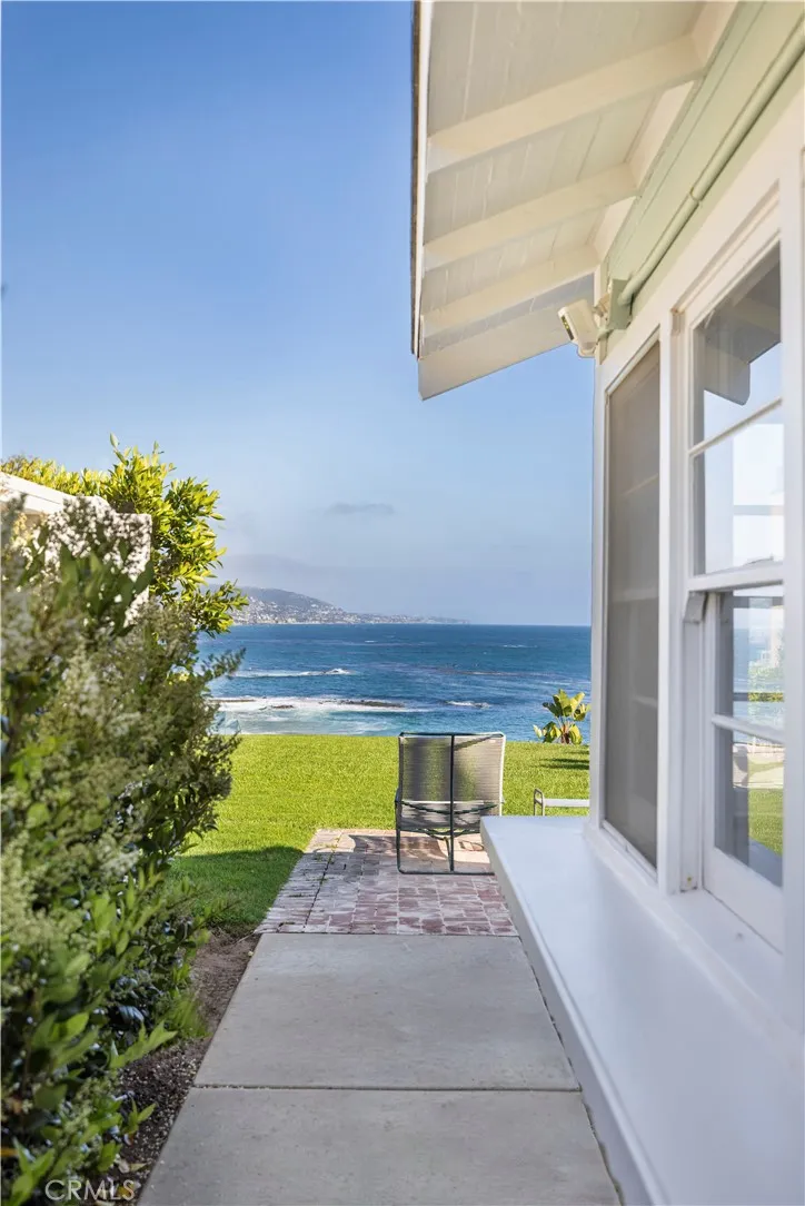 1041 Marine Drive, Laguna Beach, California 92651 home-pic-11