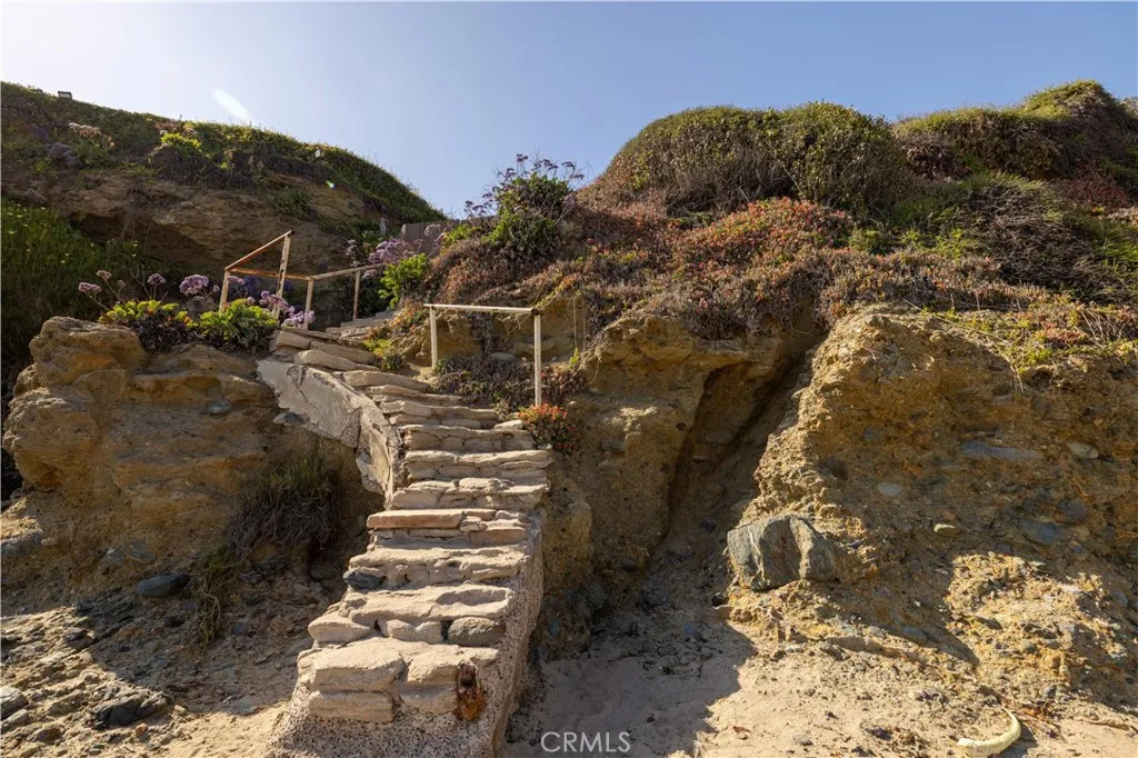 1041 Marine Drive, Laguna Beach, California 92651 home-pic-22