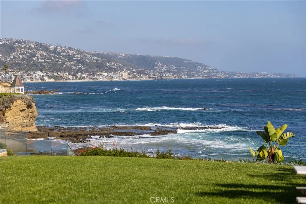 1041 Marine Drive, Laguna Beach, California 92651 home-pic-19