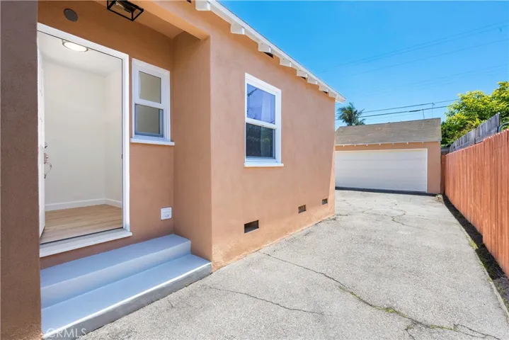 12462 Short Avenue, Los Angeles, California 90066