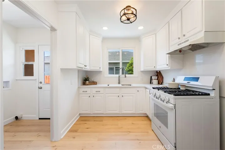 12462 Short Avenue, Los Angeles, California 90066