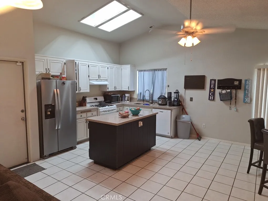 12415 5th Avenue, Victorville, California 92395 home-pic-4