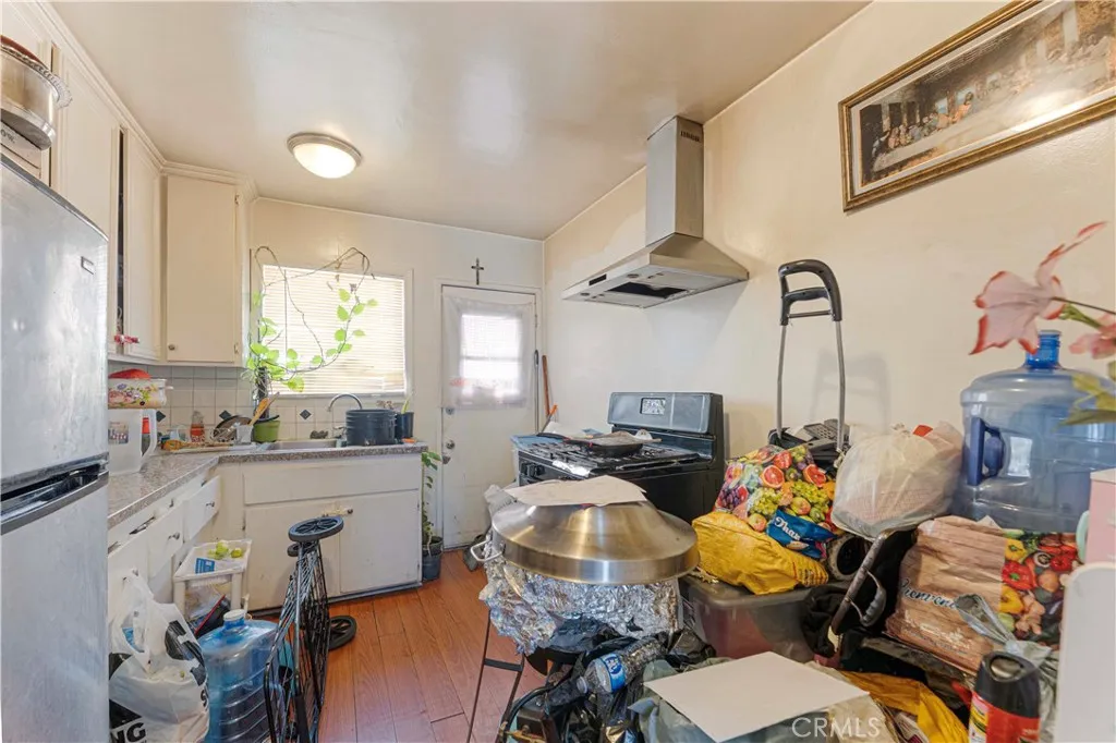 13810 Sherman Way, Van Nuys, California 91405 home-pic-25