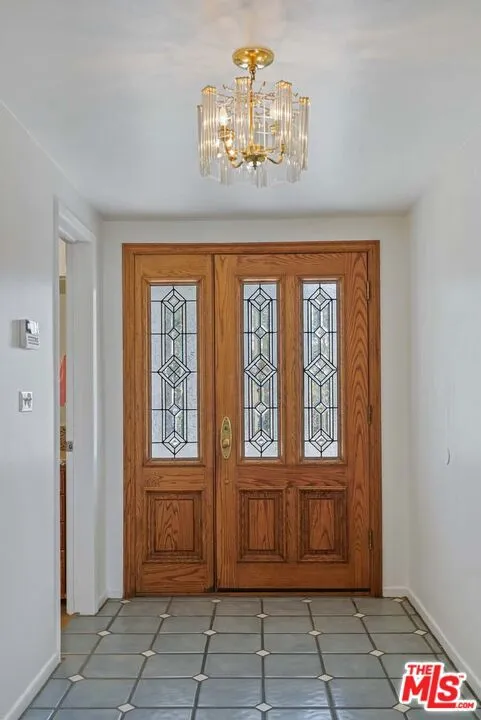 23041 Calabash Street, Woodland Hills, California 91364 home-pic-2