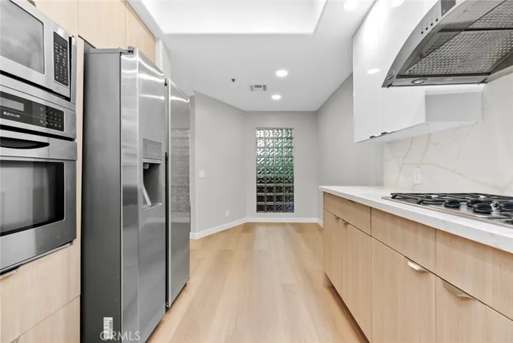 NOOK NEXT TO KITCHEN