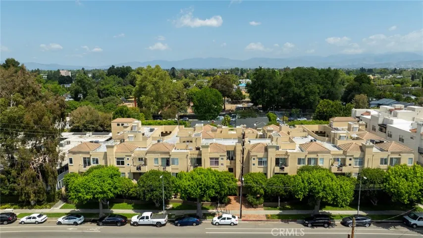 12633 Moorpark Street 111, Studio City, California 91604