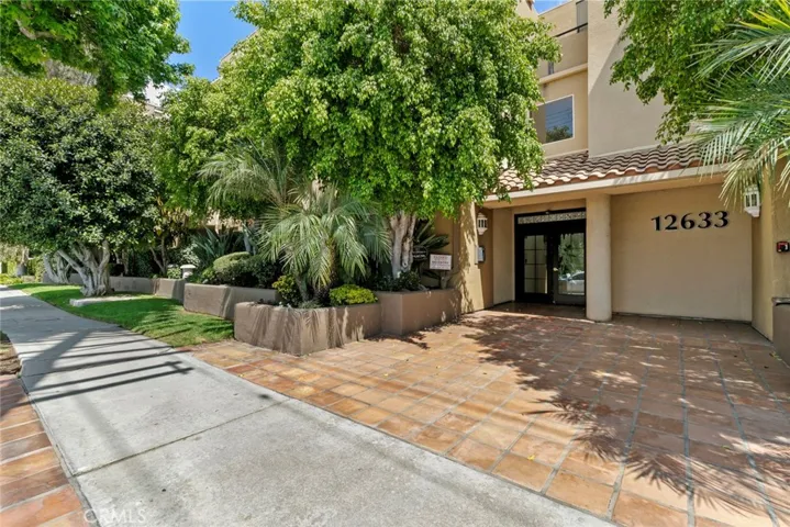 12633 Moorpark Street 111, Studio City, California 91604