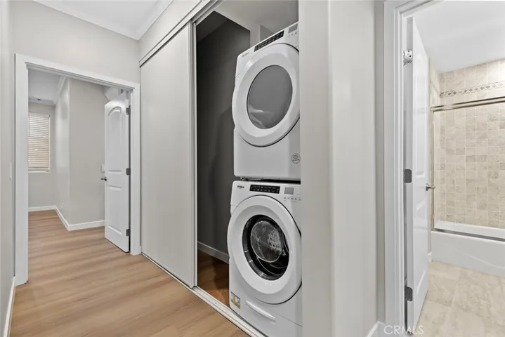 IN UNIT FULL LAUNDRY
WITH CLOSET DOORS