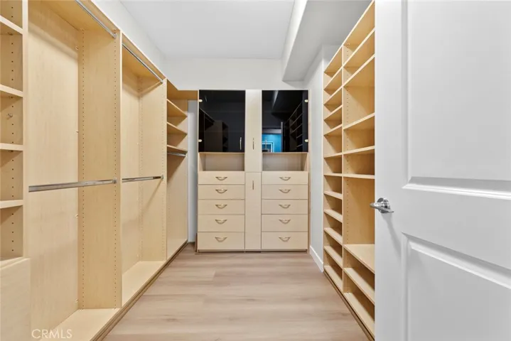 WALK IN LARGE CLOSET W/ ORGANAISERS