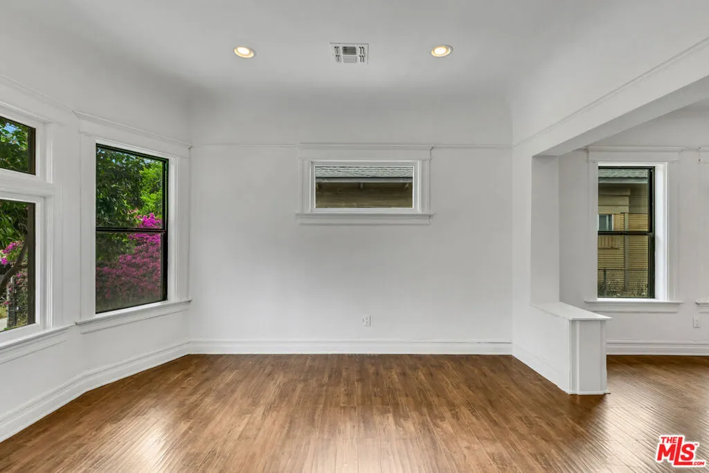 1492 W 28th Street, Los Angeles, California 90007 home-pic-16