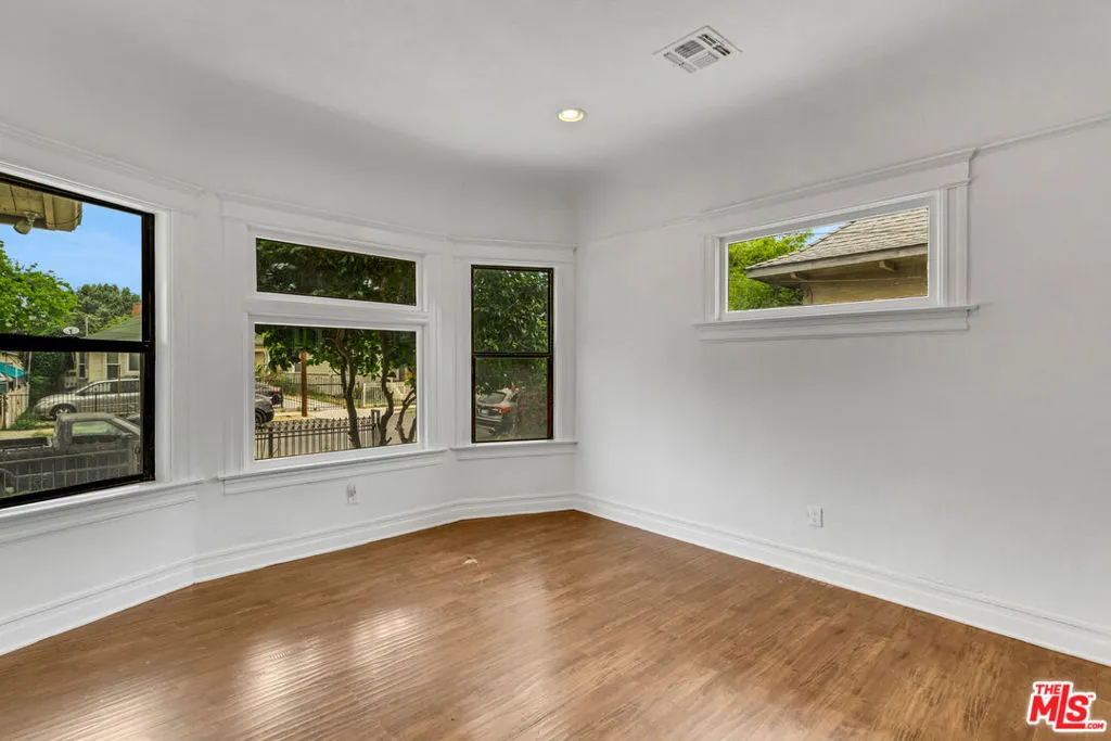 1492 W 28th Street, Los Angeles, California 90007 home-pic-17