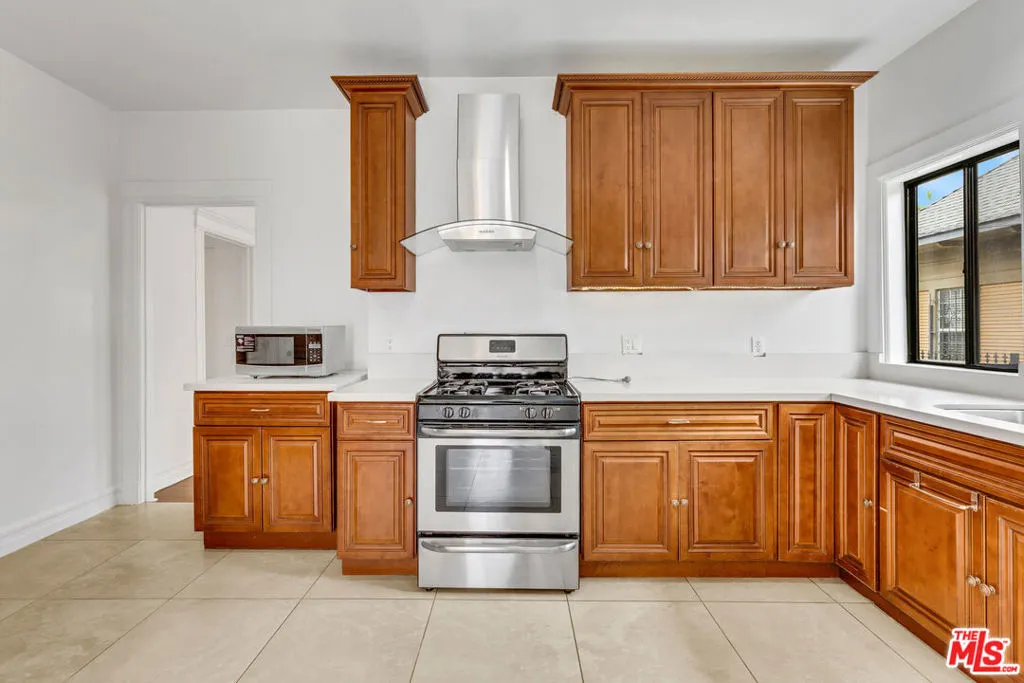 1492 W 28th Street, Los Angeles, California 90007 home-pic-37