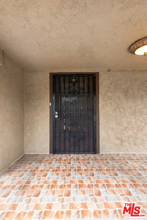 1492 W 28th Street, Los Angeles, California 90007 home-pic-12