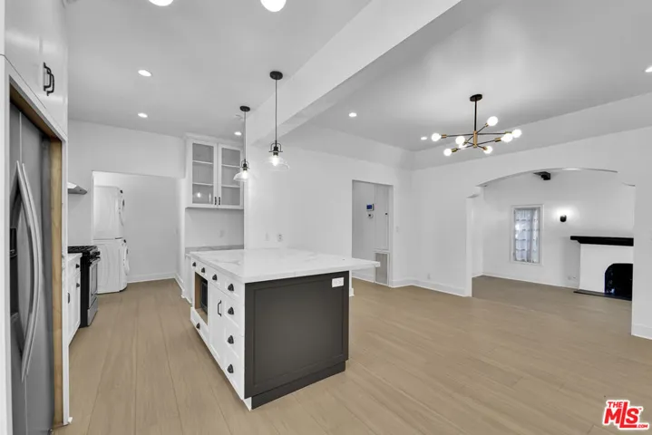 918 N Genesee Avenue, West Hollywood, California 90046