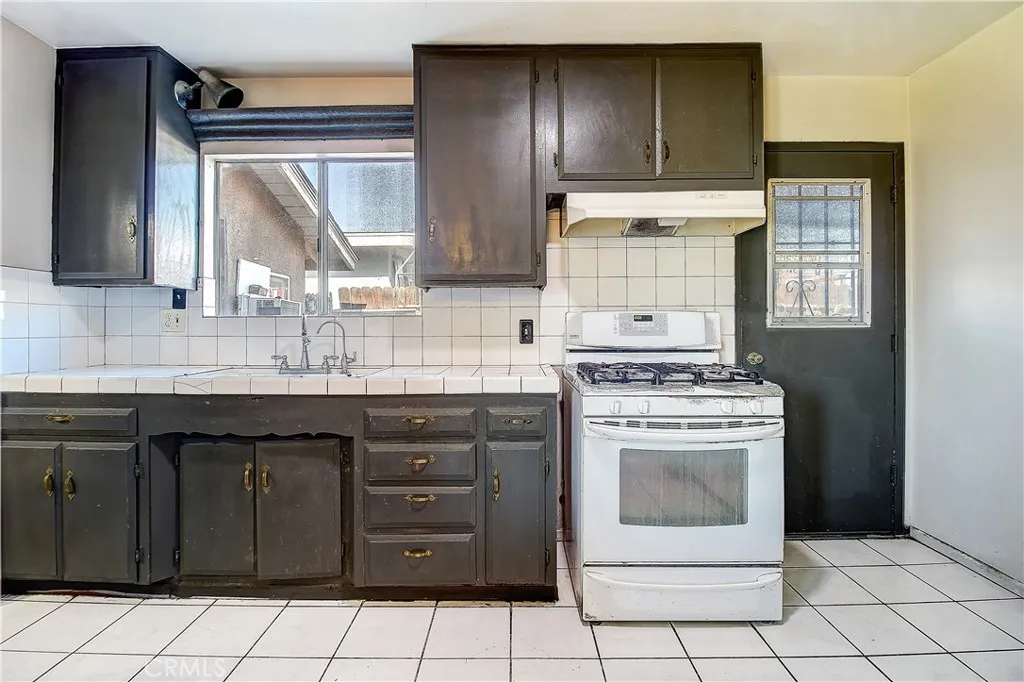 5069 Challen Avenue, Riverside, California 92503 home-pic-8