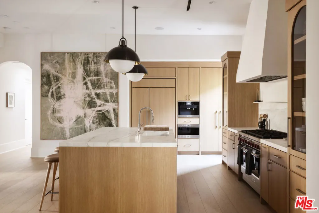 361 N Laurel Avenue, Los Angeles, California 90048 home-pic-4