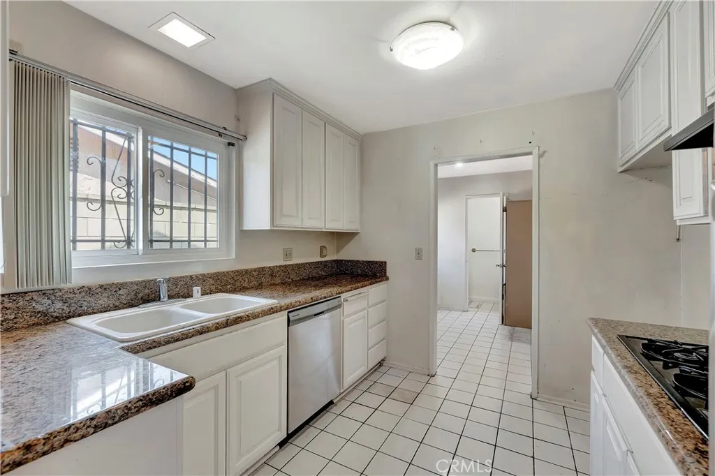 1510 E Newcrest Drive, West Covina, California 91792 home-pic-18