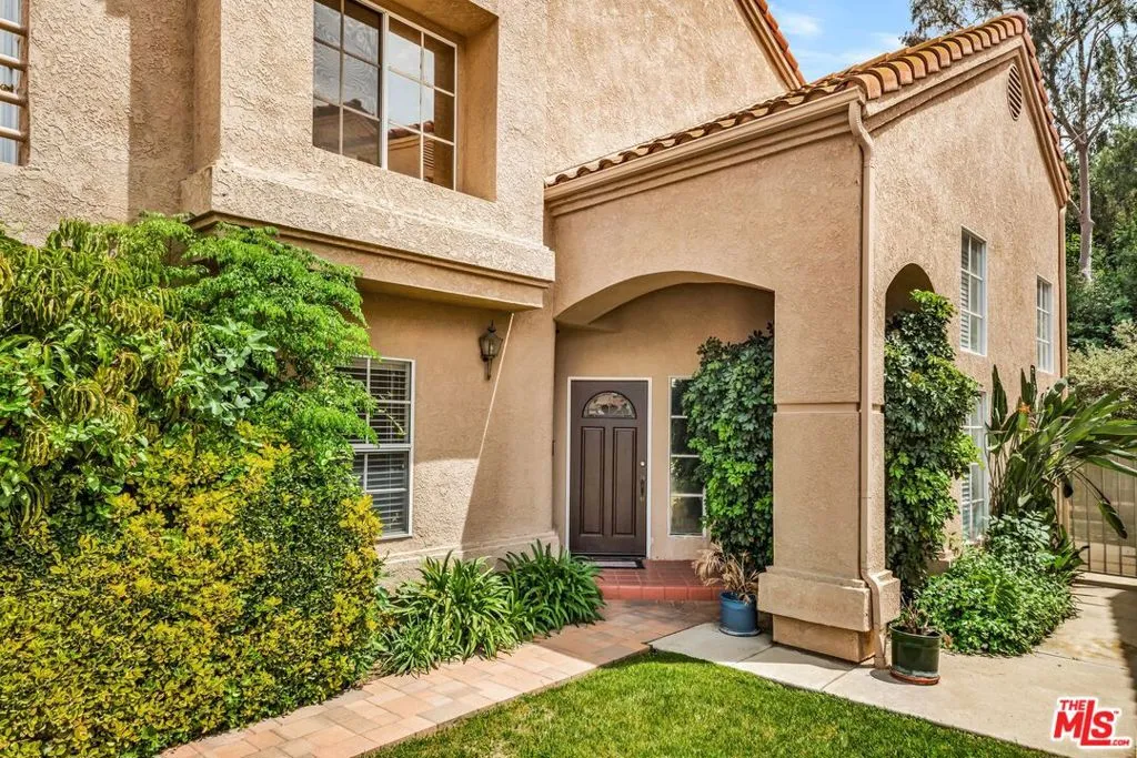 23234 Valerio Street, West Hills, California 91307 home-pic-3