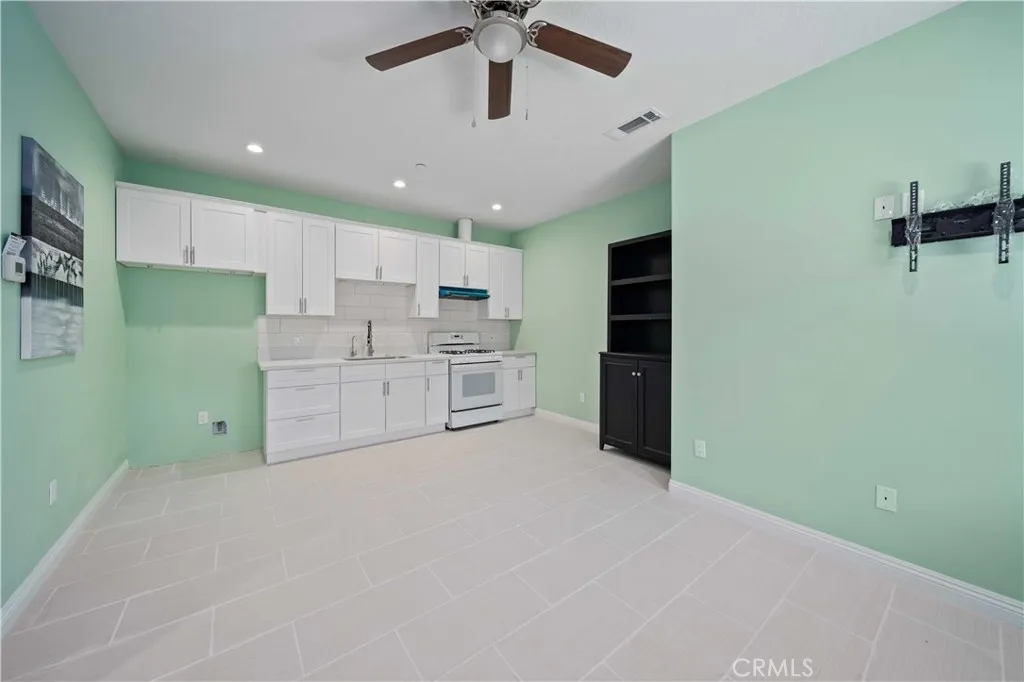 18189 Kalin Ranch Drive, Victorville, California 92395 home-pic-12