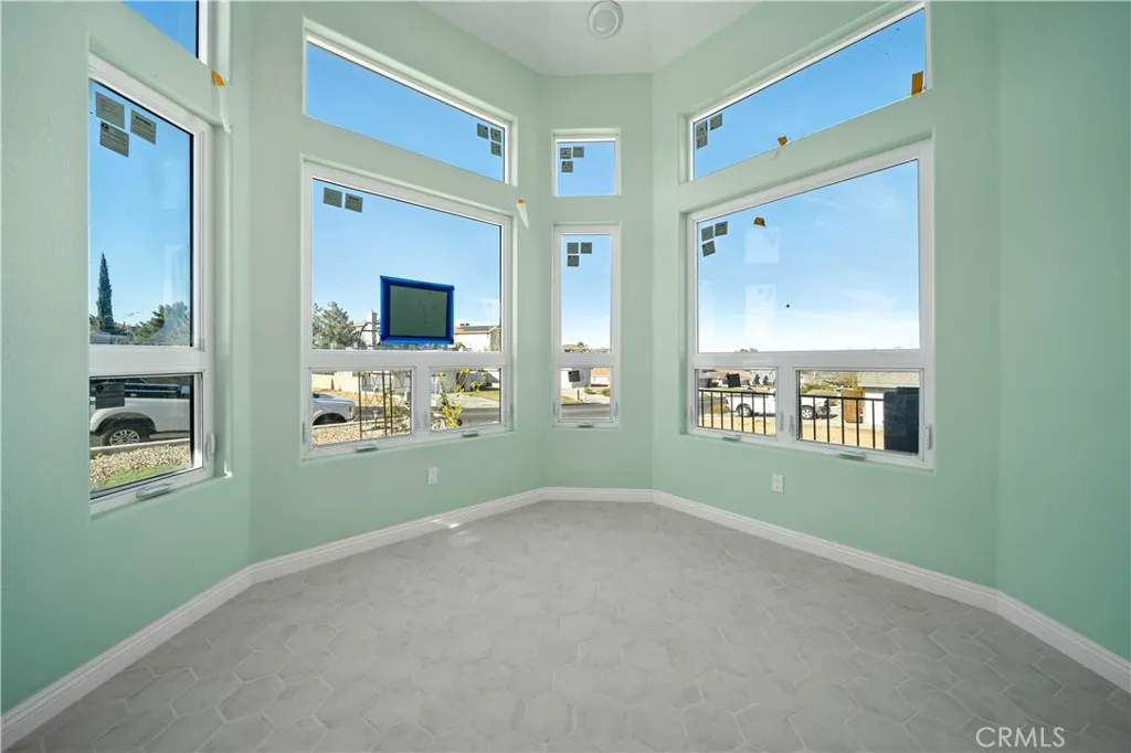 18189 Kalin Ranch Drive, Victorville, California 92395 home-pic-8