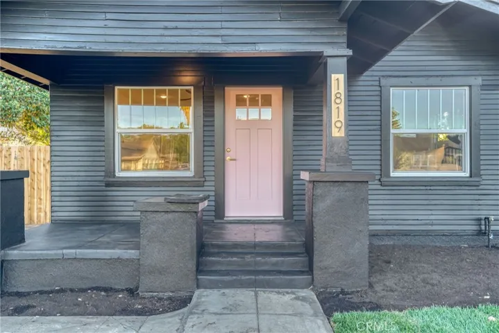 1819 N Vagedes Avenue, Fresno, California 93705