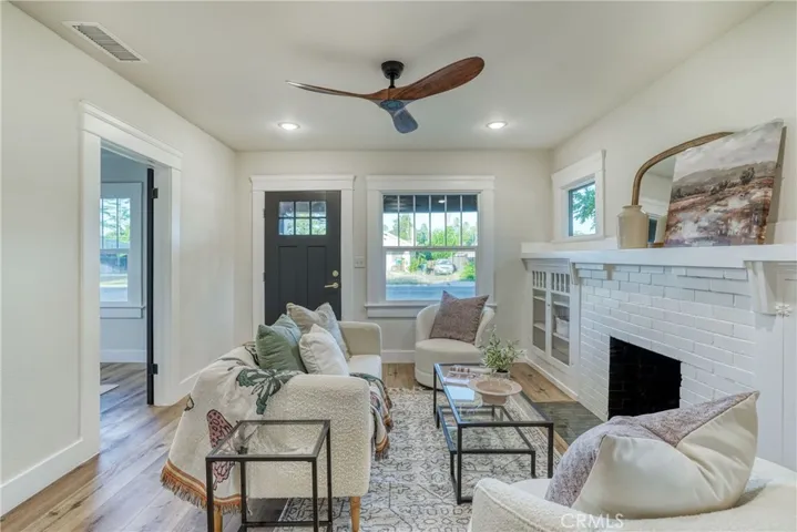 1819 N Vagedes Avenue, Fresno, California 93705