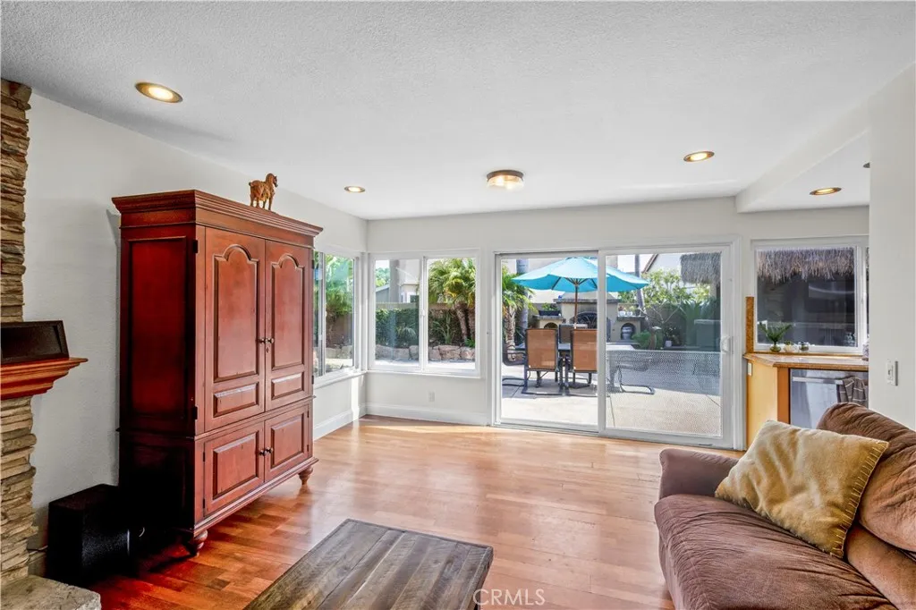 8492 Spring Circle, Huntington Beach, California 92646 home-pic-6