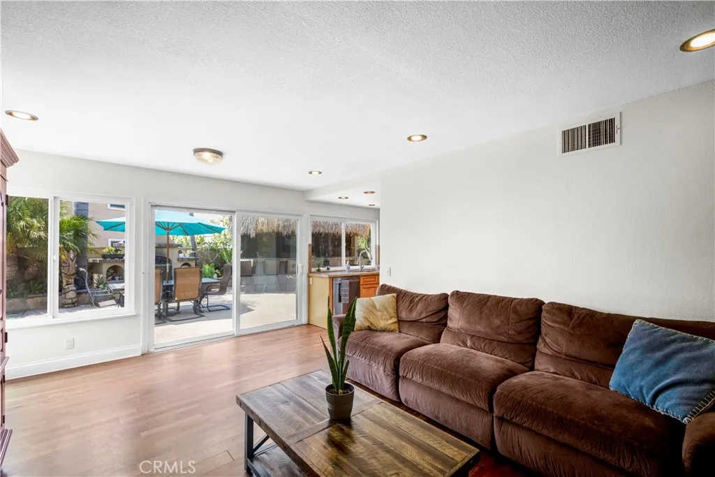 8492 Spring Circle, Huntington Beach, California 92646 home-pic-13