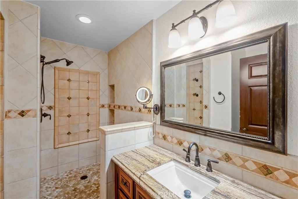 8492 Spring Circle, Huntington Beach, California 92646 home-pic-35