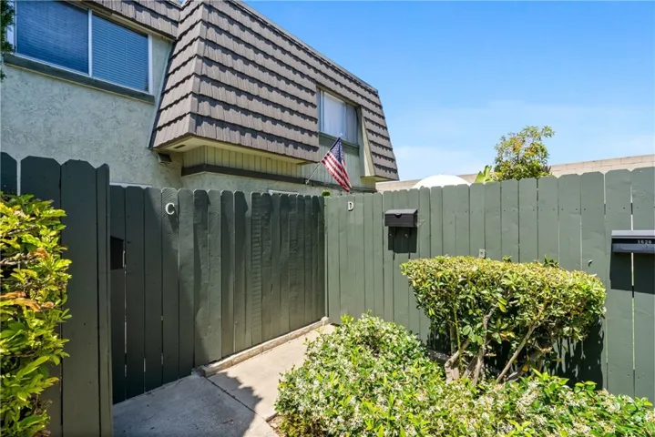 1622 Iowa Street D, Costa Mesa, California 92626