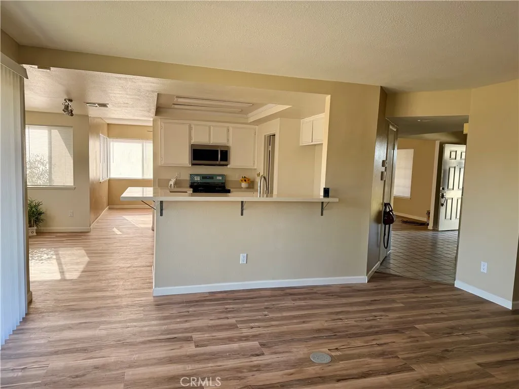 15620 Smoke Tree Street, Hesperia, California 92345 home-pic-6