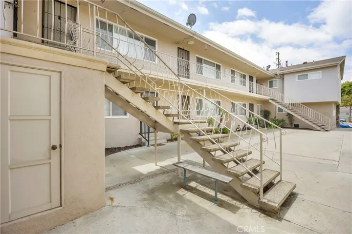 4426 N Lakewood Boulevard, Long Beach, California 90808