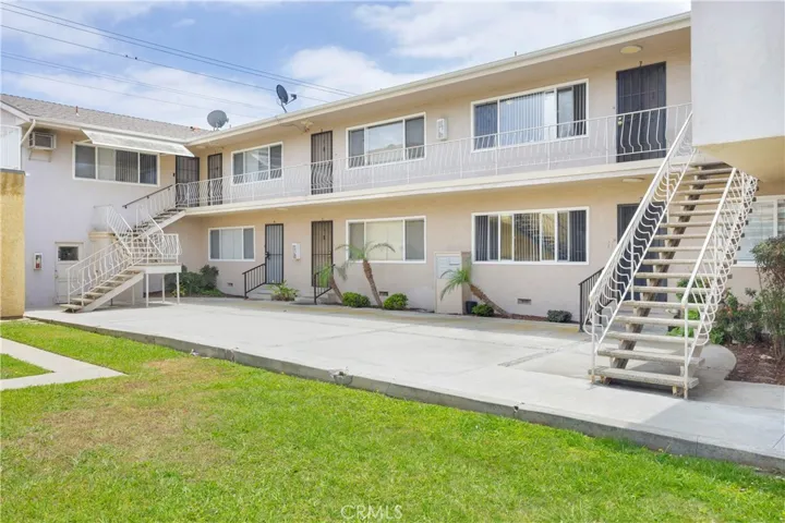 4426 N Lakewood Boulevard, Long Beach, California 90808