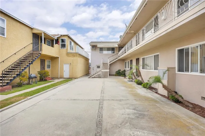 4426 N Lakewood Boulevard, Long Beach, California 90808