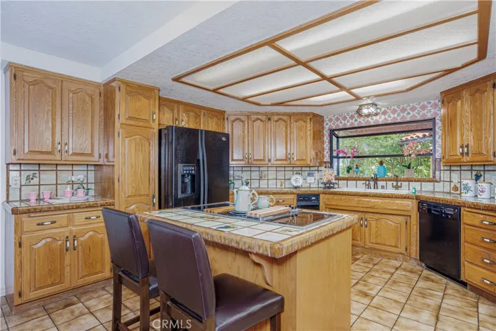 Open kitchen with island.
