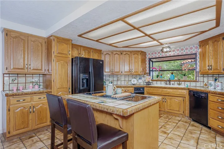 Open kitchen with island.