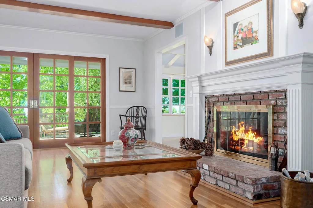 22101 Mulholland Drive, Woodland Hills, California 91364 home-pic-11