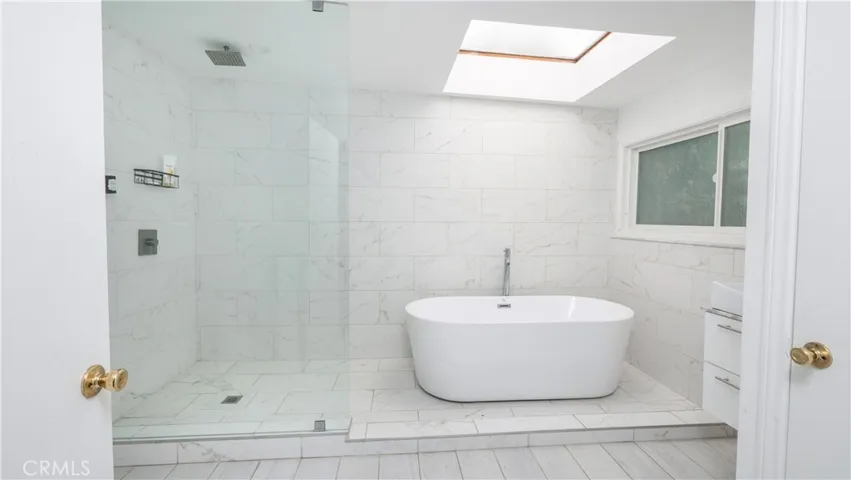 rear unit bath