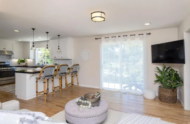 123 Reed Way, Santa Cruz, California 95060